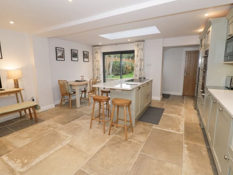 Fridge, dishwasher, electric kettle, toaster