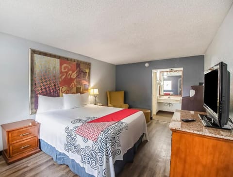 Premium Room, 1 King Bed | Desk, free WiFi, bed sheets