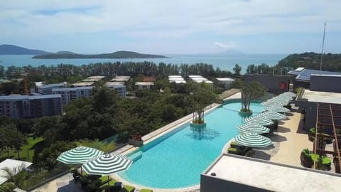 Rooftop pool