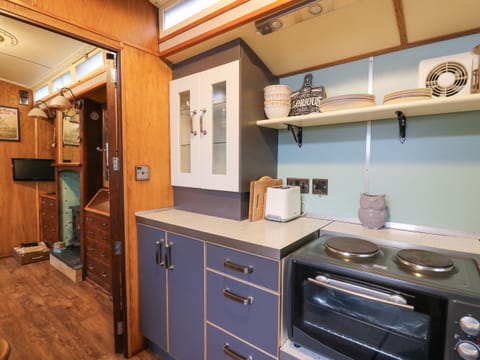 Cookware/dishes/utensils