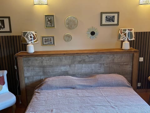 Standard Room | 1 bedroom, individually decorated, individually furnished, desk