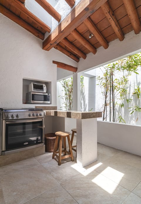 Classic House, 6 Bedrooms | Private kitchen