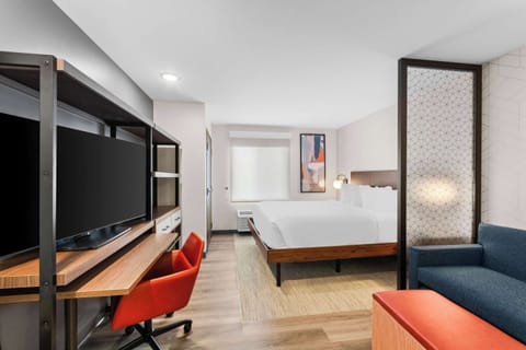 Desk, laptop workspace, free WiFi, bed sheets