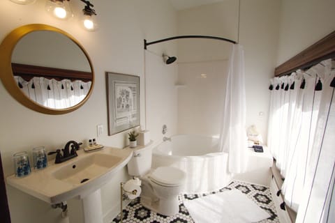 Panoramic Suite | Bathroom | Designer toiletries, hair dryer, bathrobes, towels