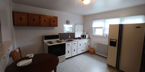City Room | Private kitchen | Microwave, oven