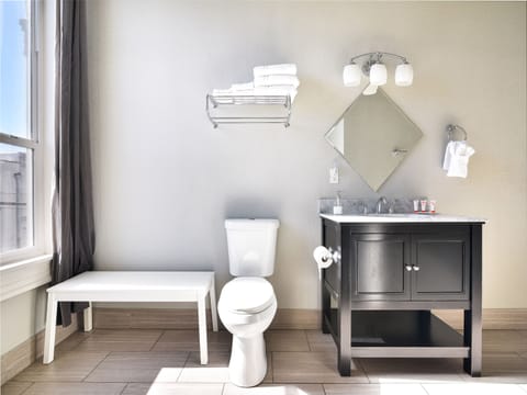 Combined shower/tub, designer toiletries, hair dryer, towels