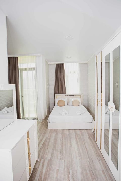 Double Room | Iron/ironing board, free WiFi