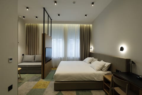 Junior Suite | Memory foam beds, in-room safe, desk, laptop workspace