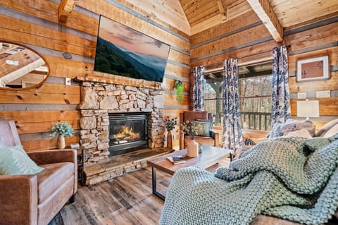 Classic Cabin | Living area | 55-inch Smart TV with digital channels, fireplace, streaming services