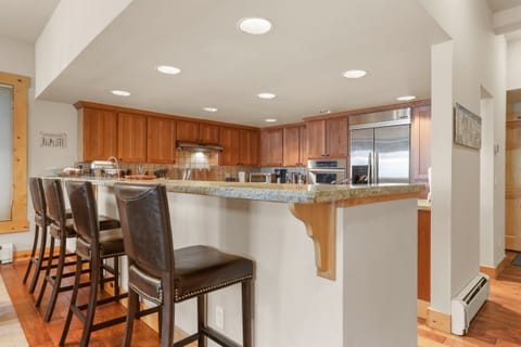 Condo, 3 Bedrooms | Private kitchen | Oven, toaster