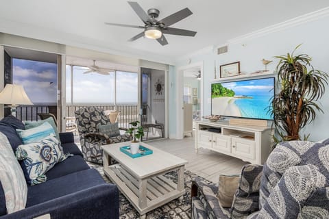 Condo, 2 Bedrooms | Living area