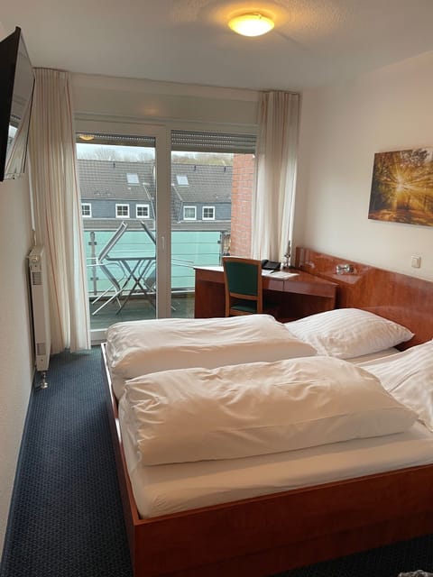 Basic Double or Twin Room | Desk, free WiFi