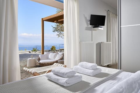 Premium bedding, in-room safe, desk, soundproofing