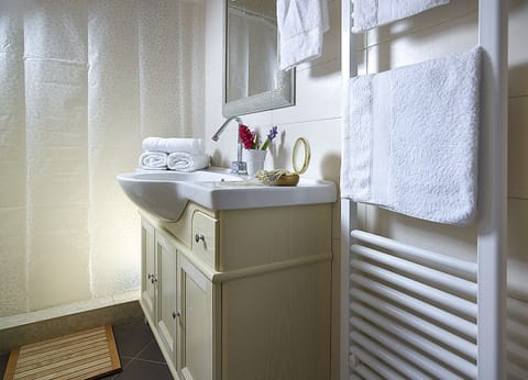 Family Suite, 2 Bedrooms, Sea View | Bathroom | Shower, hair dryer, slippers, towels