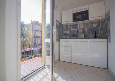 Standard Double or Twin Room | Private kitchen | Fridge, stovetop, espresso maker, coffee/tea maker