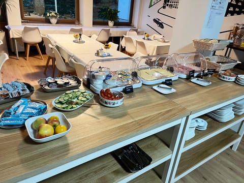 Daily continental breakfast (EUR 13.90 per person)