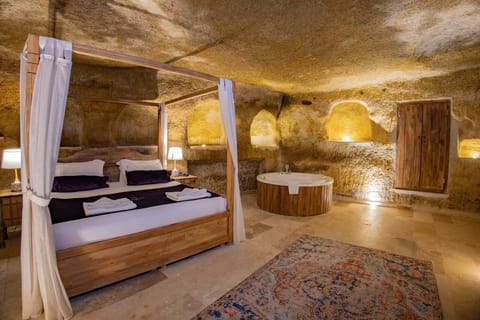 Luxury Suite | Premium bedding, minibar, individually decorated, individually furnished