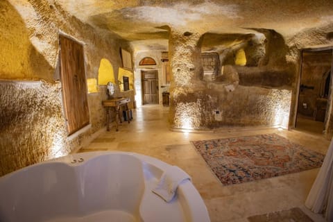 Luxury Suite | Premium bedding, minibar, individually decorated, individually furnished