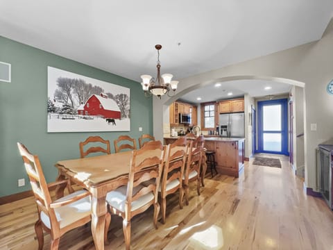 Townhome, 3 Bedrooms | Dining