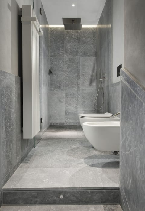 Executive Room | Bathroom | Shower, rainfall showerhead, free toiletries, hair dryer