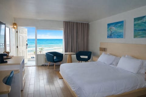 Standard Room, 1 King Bed, Ocean View | Premium bedding, pillowtop beds, in-room safe, desk