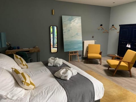 Chambre Havane | Premium bedding, desk, soundproofing, free WiFi