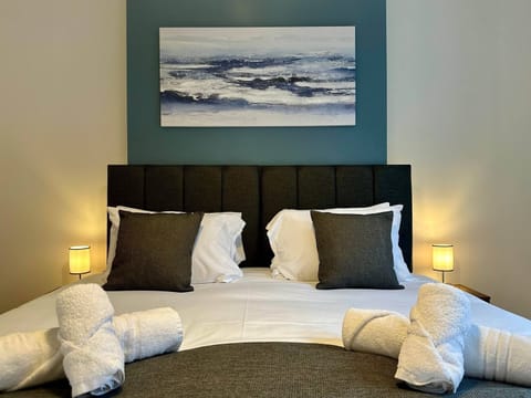 House | 2 bedrooms, desk, bed sheets