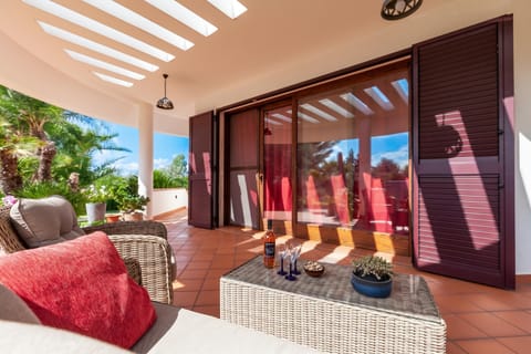 Standard Villa, 5 Bedrooms, 2 Bathrooms (Villa Menhir in Puglia with Pool and) | Terrace/patio