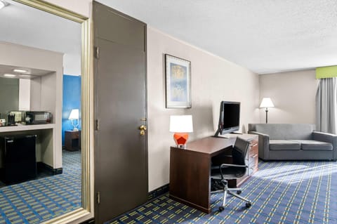 Desk, iron/ironing board, free WiFi, bed sheets