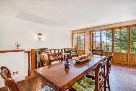 Standard House, 3 Bedrooms, 2 Bathrooms, Mountainside (Casa Acone In Mugello - Near Florence) | Dining
