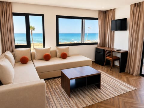 Deluxe Suite | Living area | 32-inch flat-screen TV with satellite channels, TV