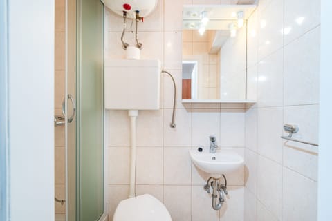 Room, 1 Bedroom, Garden View | Bathroom