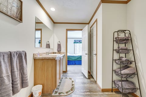 House (3 Bedrooms) | Interior