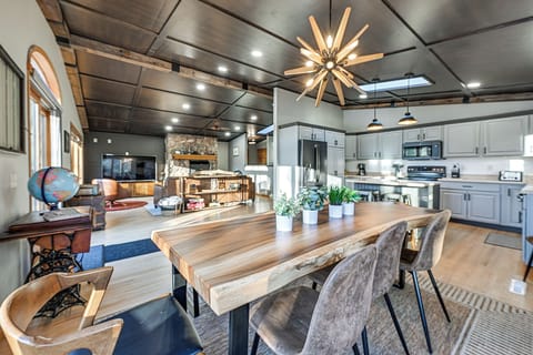 House (5 Bedrooms) | Interior
