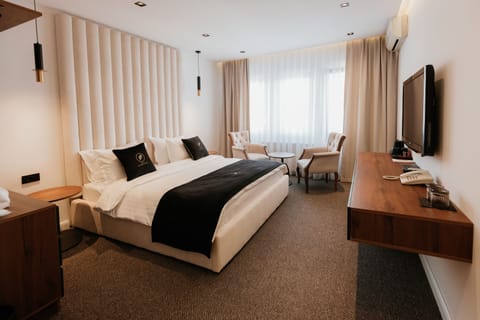 Minibar, individually furnished, desk, laptop workspace