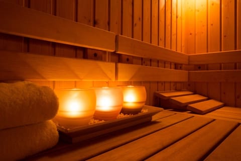 Sauna, hot tub, steam room