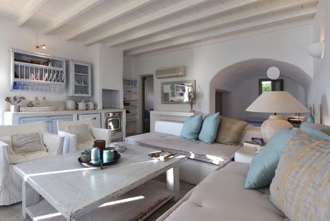 Premium Apartment | Living area | 40-inch Smart TV with digital channels, fireplace