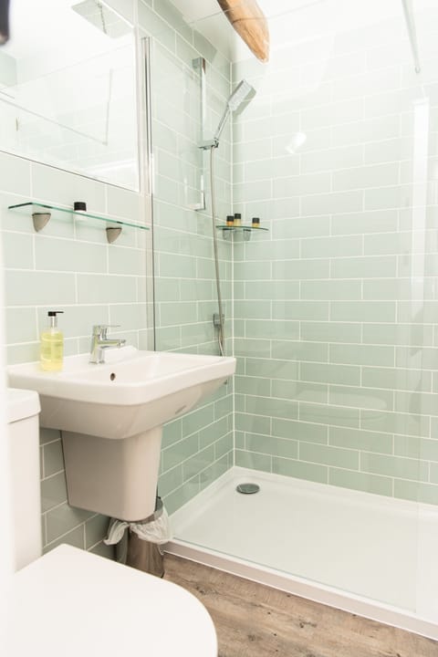 Family Apartment, Private Bathroom (The Hayloft) | Bathroom