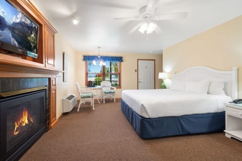 King, Poolside with Patio and Rain Shower on First Floor only | Individually decorated, iron/ironing board, free WiFi, bed sheets