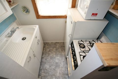 1-Copper King Suite | Private kitchenette | Fridge, microwave, coffee/tea maker, toaster