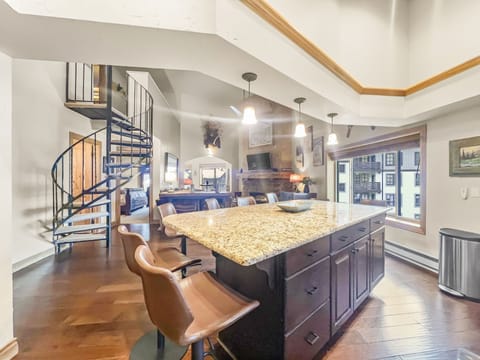 Condo, 3 Bedrooms | Private kitchen | Fridge, oven, coffee/tea maker, toaster