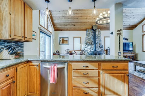 House (3 Bedrooms) | Interior