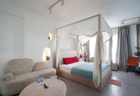 Exclusive Studio Suite | Desk, soundproofing, free WiFi