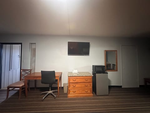 Desk, laptop workspace, iron/ironing board, free WiFi