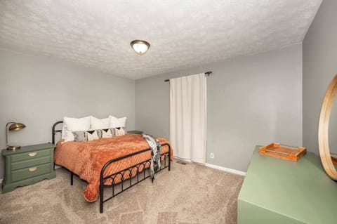 House, Multiple Beds, Hot Tub, Garden View | 3 bedrooms, individually decorated, individually furnished, free WiFi