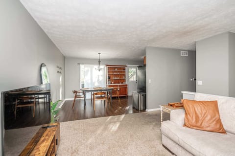 House, Multiple Beds, Hot Tub, Garden View | Living area | TV