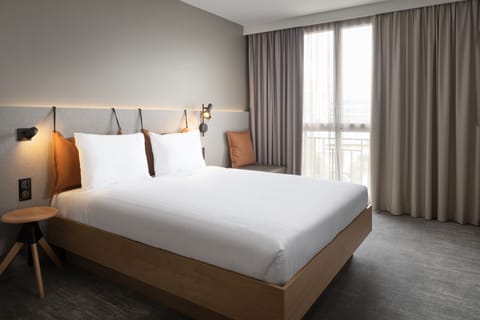 Room, 1 Queen Bed, City View | Hypo-allergenic bedding, desk, laptop workspace, soundproofing