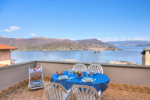 Family House, 1 Bedroom, Fireplace, Mountainside (Lake View Terrace Over The Borromean) | Outdoor dining