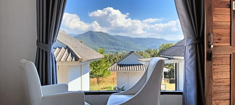 Basic Cottage | Bathroom | Shower, free toiletries, hair dryer, towels