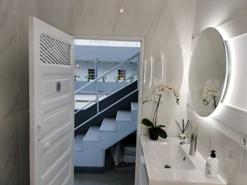 Double Room, Shared Bathroom | Bathroom | Shower, rainfall showerhead, hair dryer (on request), towels
